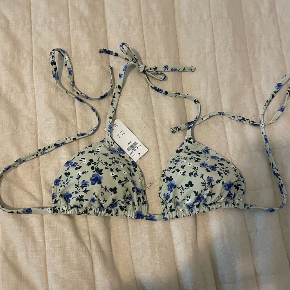 BNWT Abercrombie & Fitch triangle bikini top